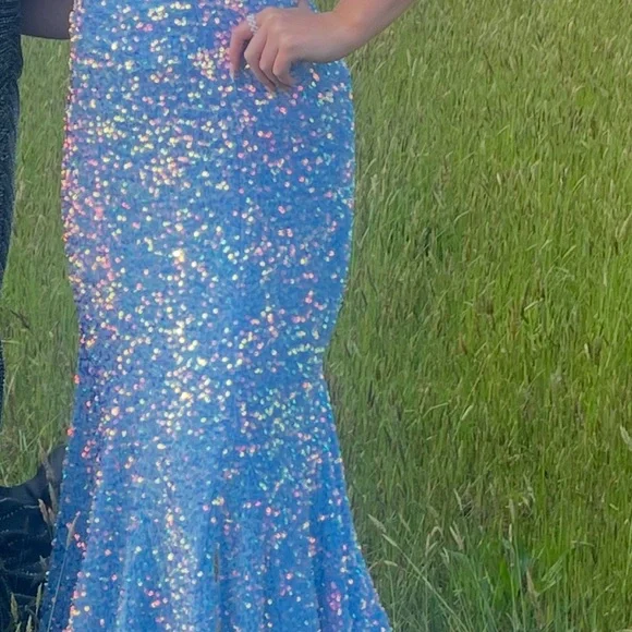 Sherri Hill Elegant Blue Sequin Dress